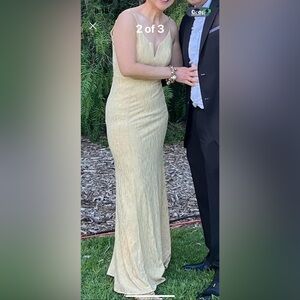 kinda like light yellow stretchable wih slight streaks gold.